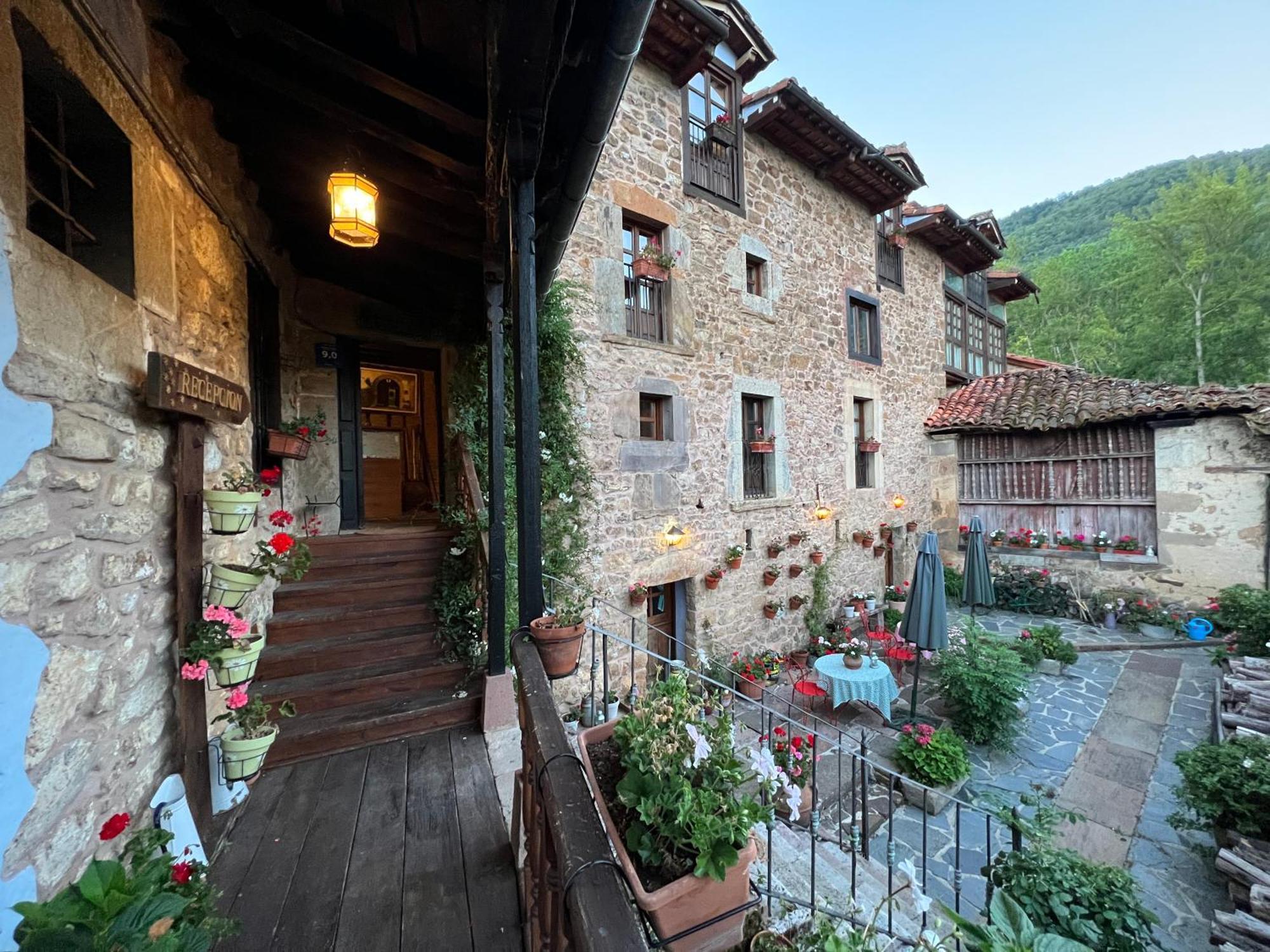 Posada La Trebede Perrozo Buitenkant foto